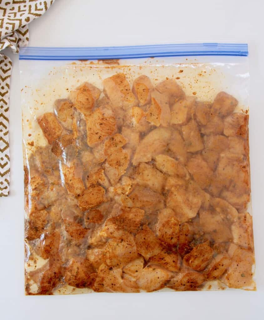 marinating cubes of chicken in ziplock bag